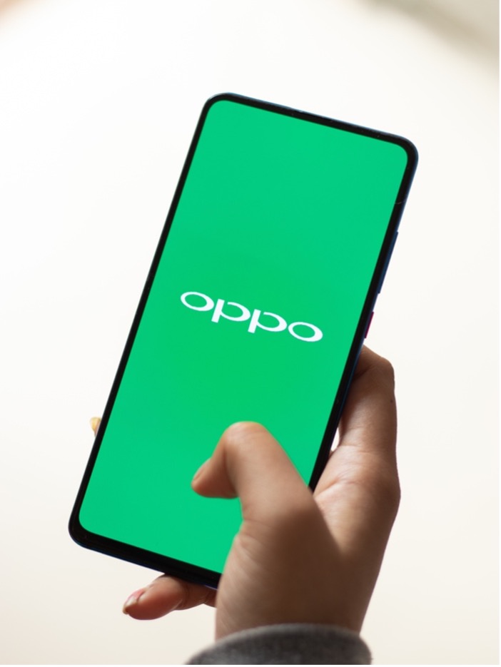 Image of a hand holding a  Oppo Find X3 Pro 5G